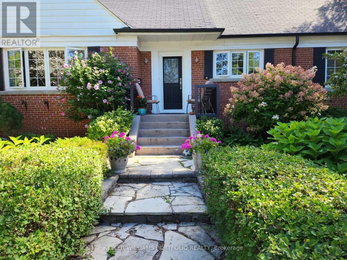 Primary Photo - 27 Wood Glen Rd