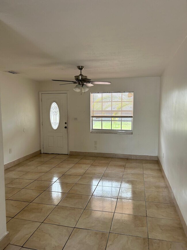 Building Photo - 1907 SW 99th Ter