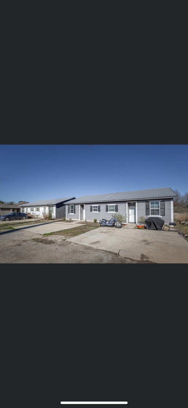 Building Photo - 354 Edwards Rd