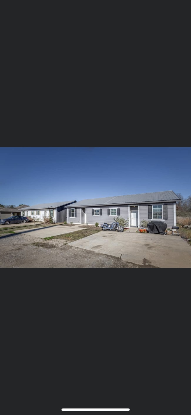Building Photo - 354 Edwards Rd