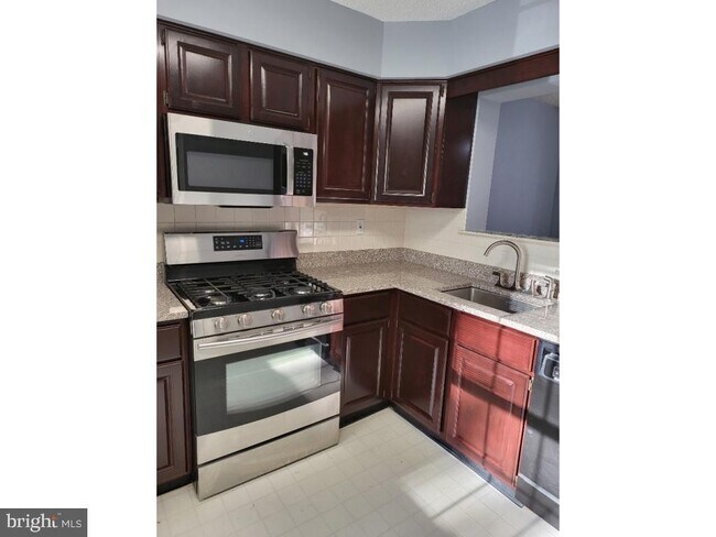 Foto del edificio - 6 Halstead Pl