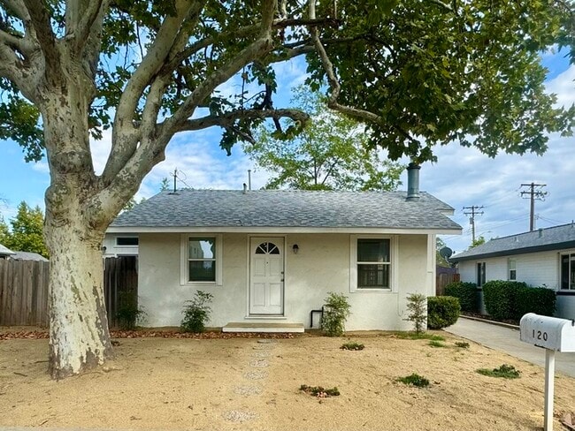 Building Photo - Beautiful Fully Updated 2 Bedroom 2 Bathro...
