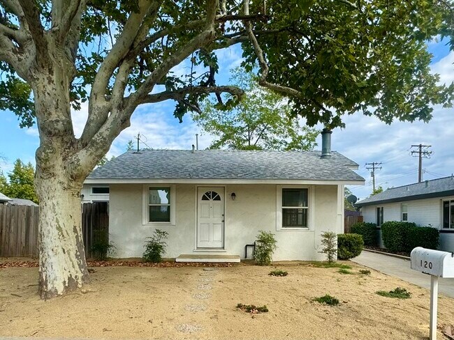 Foto del edificio - Beautiful Fully Updated 2 Bedroom 2 Bathroom Located in Roseville!