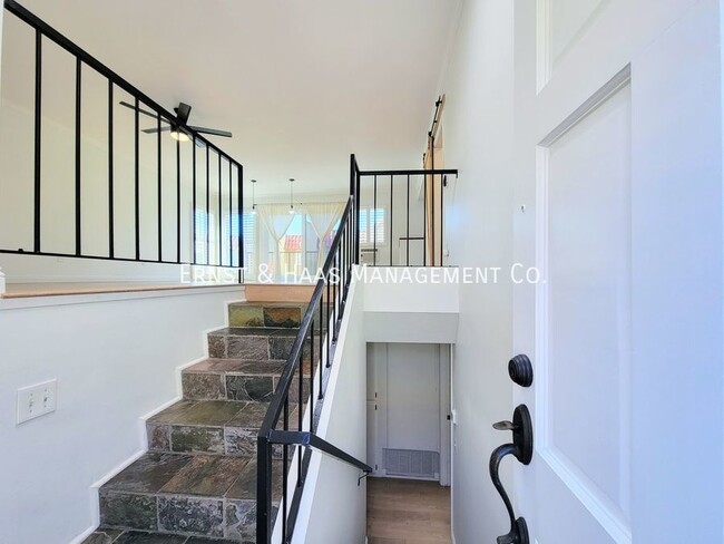 Foto del edificio - Stunning 4 Bedroom Townhome-Style Condo wi...