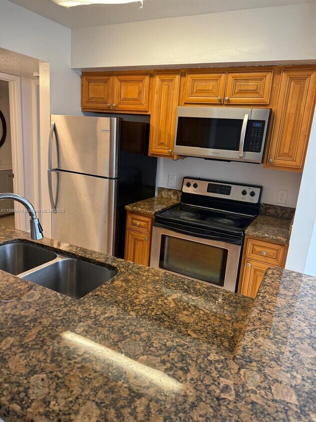 Foto principal - 5760 Rock Island Rd