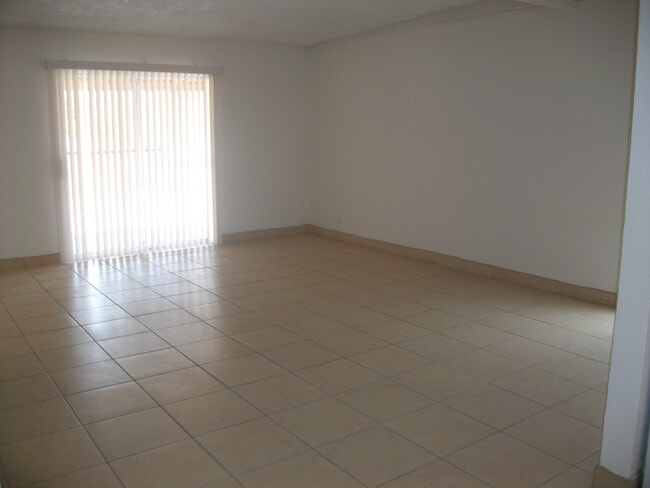 Foto del edificio - 5111 Blanton Dr