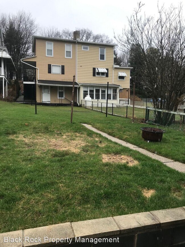 Building Photo - 4 br, 1.5 bath House - 126 E High Street