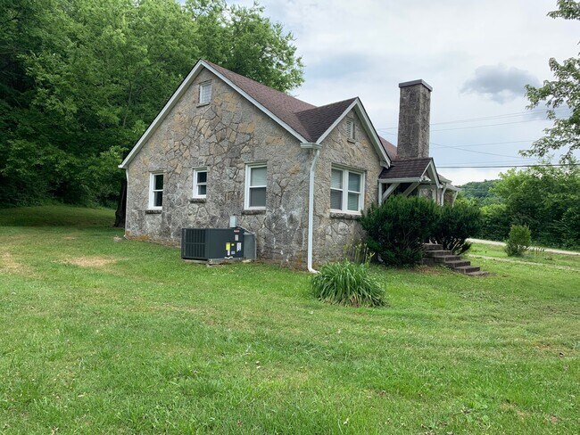 Building Photo - 2200 Clay Lick Rd