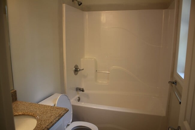 Building Photo - 129 Vosburgh Rd