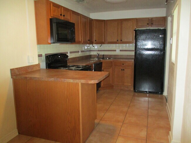 clean kitchen appliances - 313 S Forest Ave