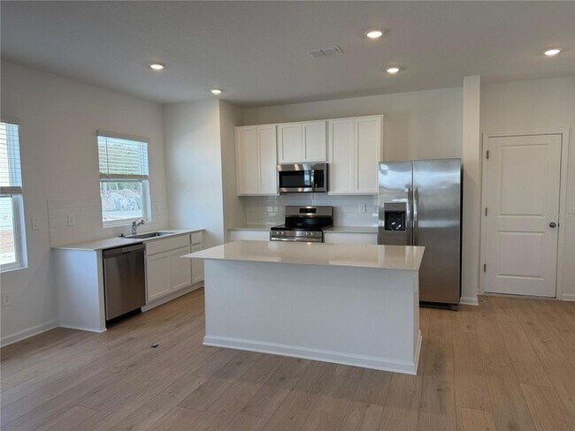 Foto del edificio - 5151 Loyalty Dr