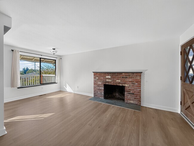 Foto del edificio - 6251 3rd Ave NW