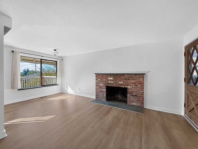 Building Photo - 6251 3rd Ave NW