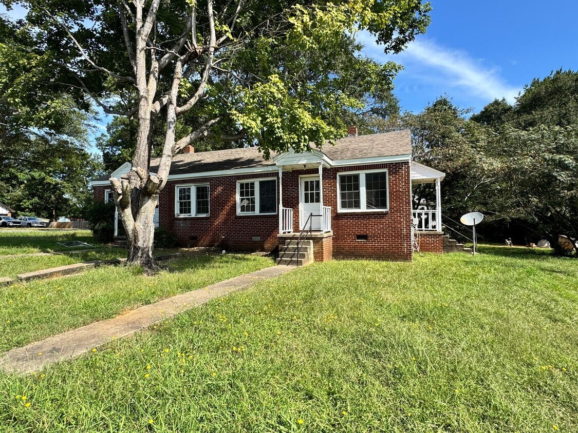 Foto principal - Duplex walking distance to Uptown Shelby, NC