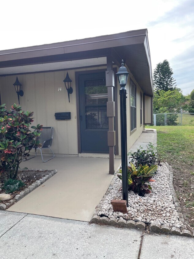 Front of condo, no steps - 1980 Tahitian Pl