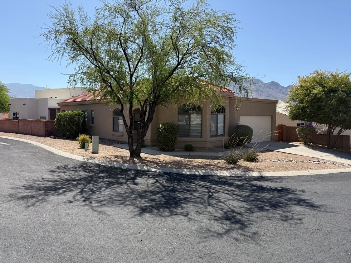 Primary Photo - Oro Valley SFH in Gated Community