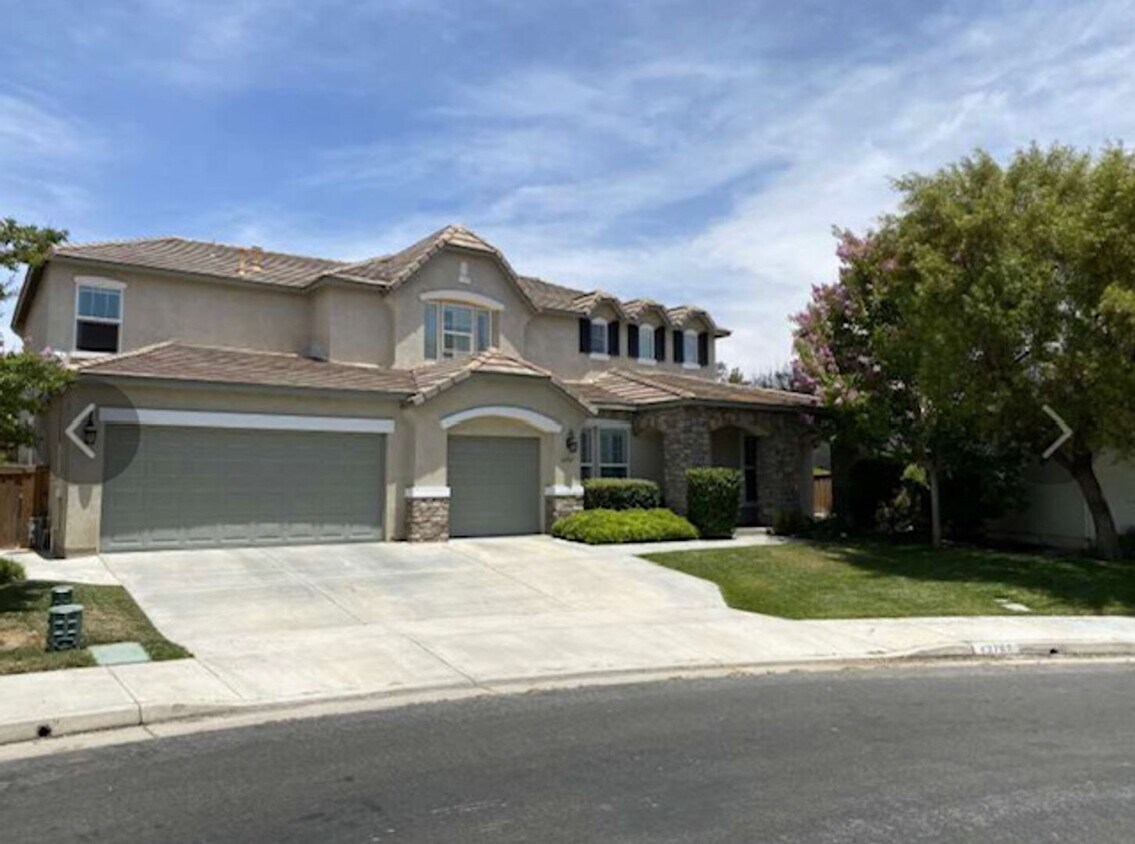 Primary Photo - Beautiful, Expansive Paseo Del Sol Pool Ho...