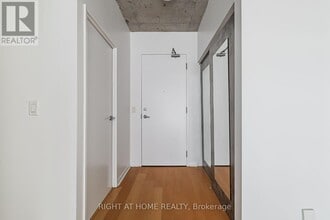 Building Photo - 333 Adelaide St E
