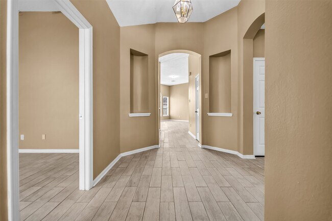 Foto del edificio - 1046 Willersley Ln
