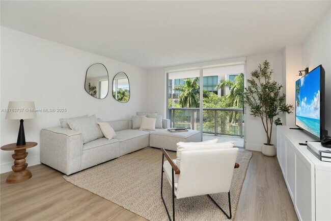 Building Photo - 6039 Collins Ave