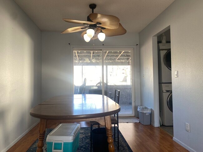 Comedor - 6630 Nokomis Cir