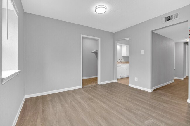 Foto del edificio - 521 Spring Dr