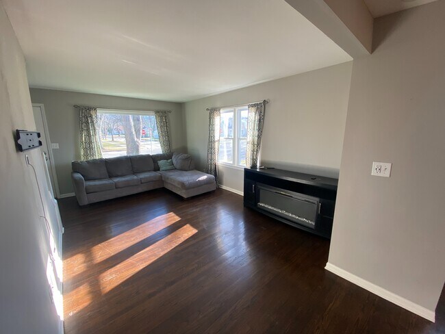 Building Photo - 3301 N 88th St