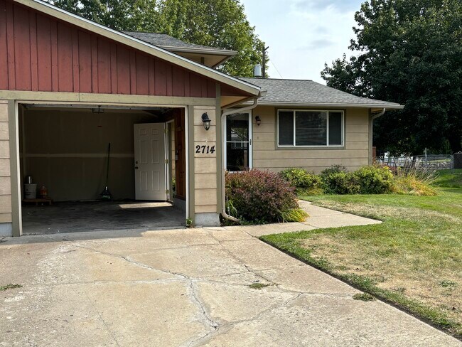 Building Photo - Perrine Duplex