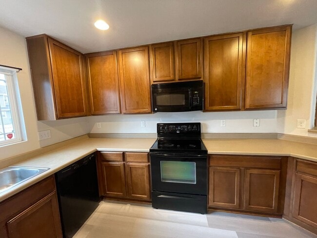 Building Photo - You won’t even believe all the space and t...