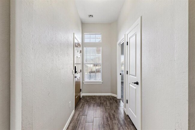 Foto del edificio - 824 Hunter Pl