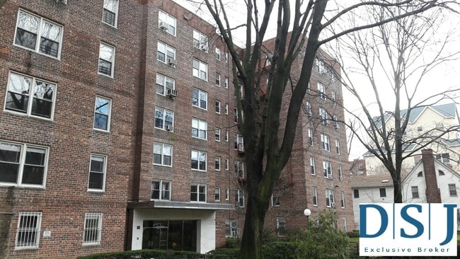 Building Photo - 17860 Wexford Ter