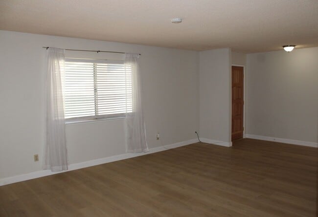 Building Photo - 6351 Chapel View Ln
