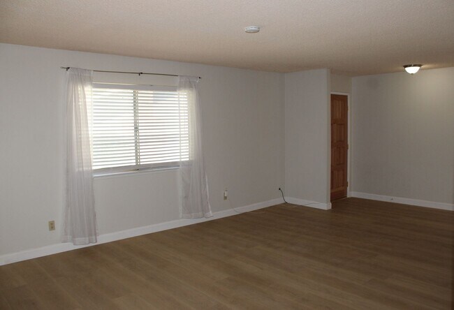 Foto del edificio - 6351 Chapel View Ln