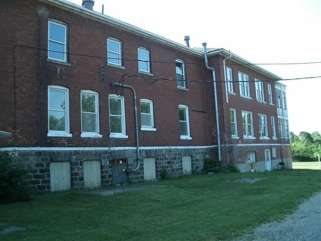 Building Photo - 2940 Cambria Rd
