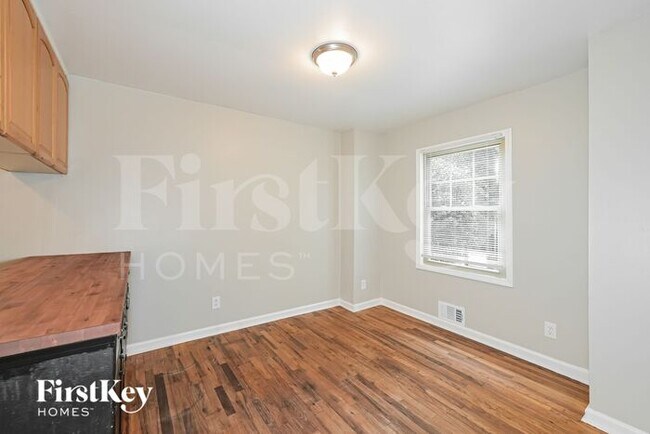 Foto del edificio - 5780 Christopher Ln