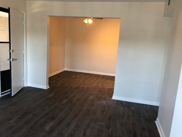 Foto del edificio - 370 Wallace Rd