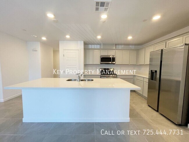 Building Photo - BRAND NEW 2 BED, 2 BATH TOWNHOUSE NEAR NEL...