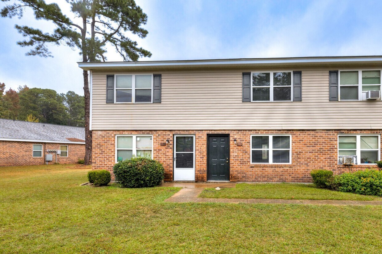 Foto principal - Newly Renovated 2 Bedroom Unit!