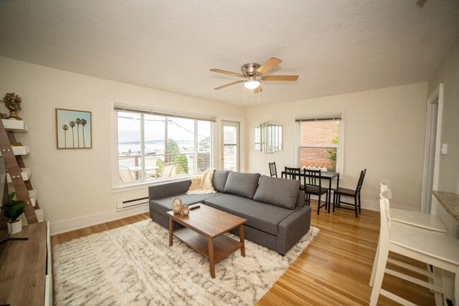 Foto del edificio - 2428 Alki Ave SW