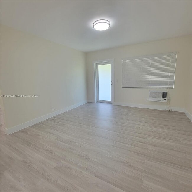 Foto del edificio - 2140 Biarritz Dr
