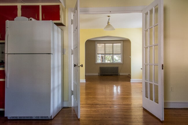 First floor - 401 Elrino St