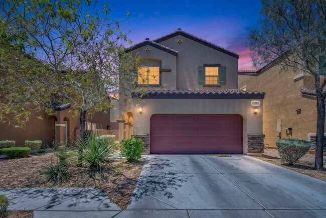 Foto del edificio - 2 Story Gated Community in the Northwest Side of Town