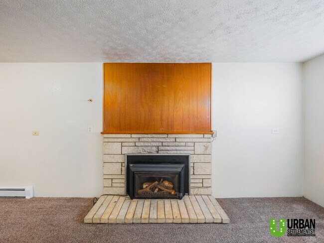 Foto del edificio - Spacious 2bed/1bath duplex