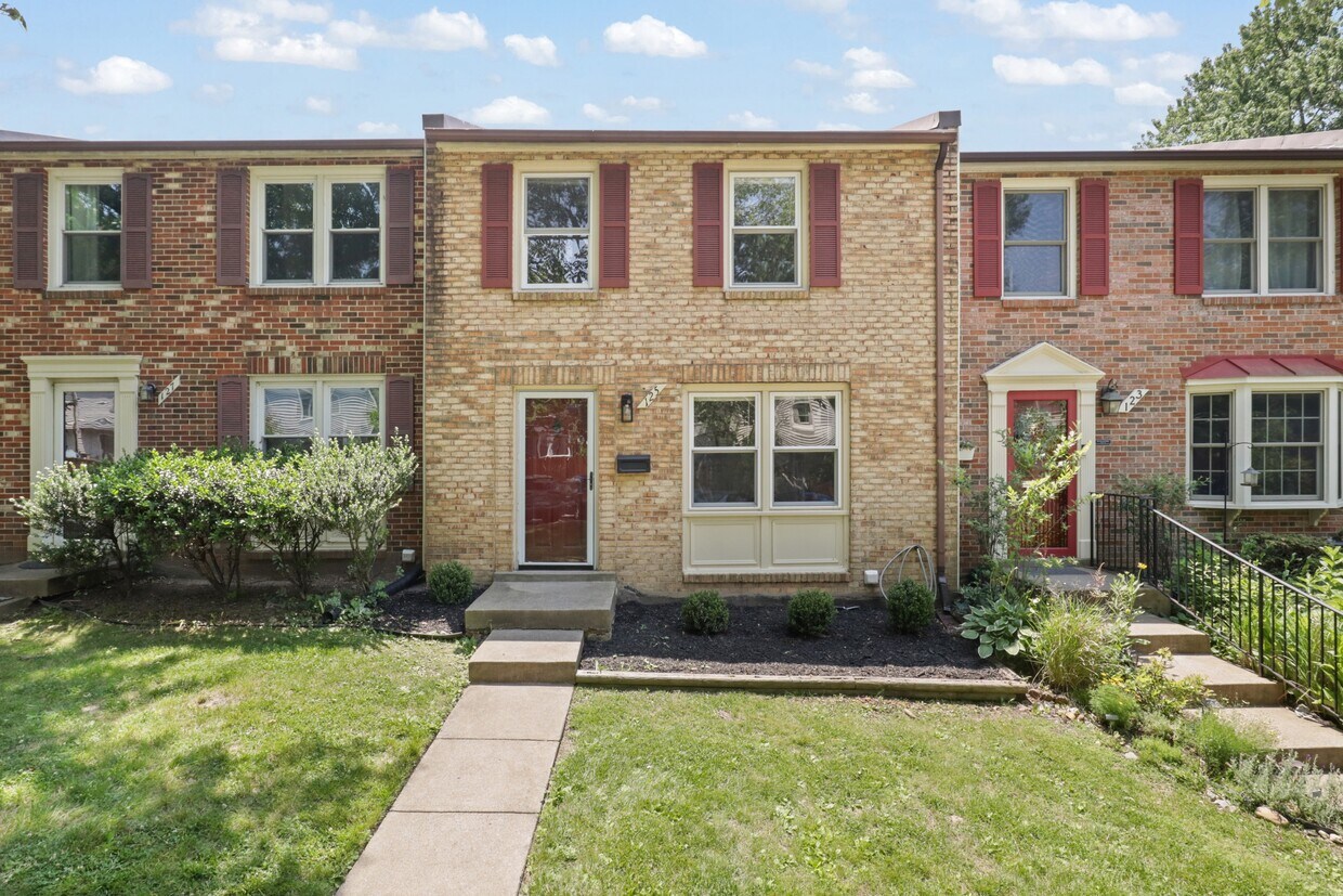 Primary Photo - 125 W Annandale Rd