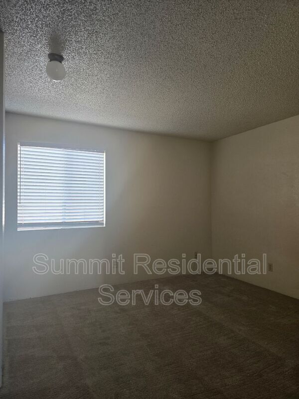 Foto del edificio - 3525 E 3rd St