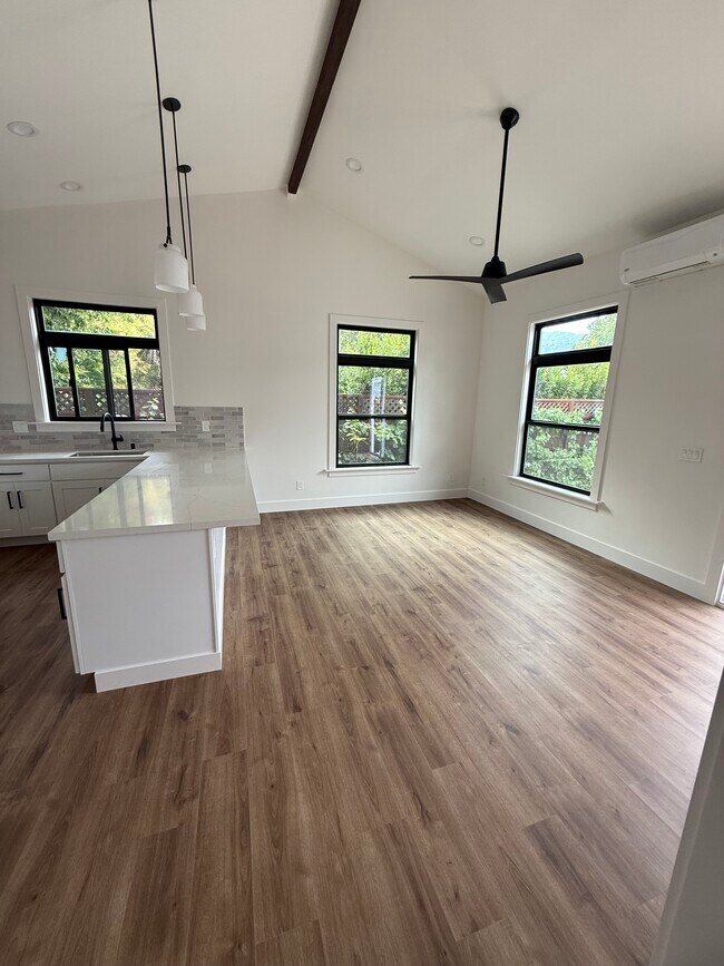 Foto del edificio - 16705 Shannon Rd