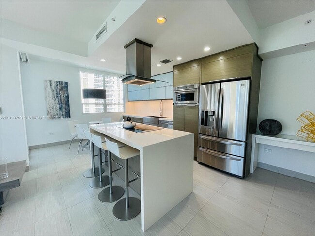 Foto del edificio - 801 Brickell Key Blvd