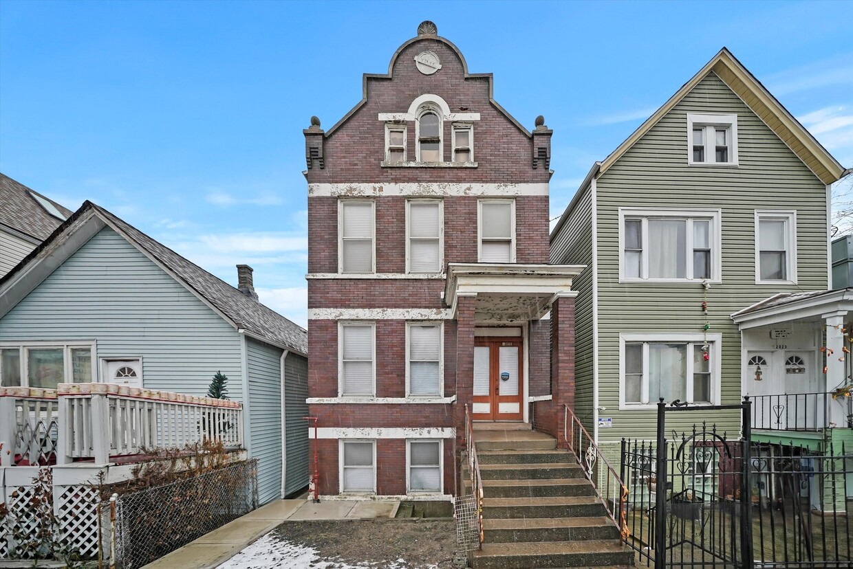 Primary Photo - 2021 W 47th St