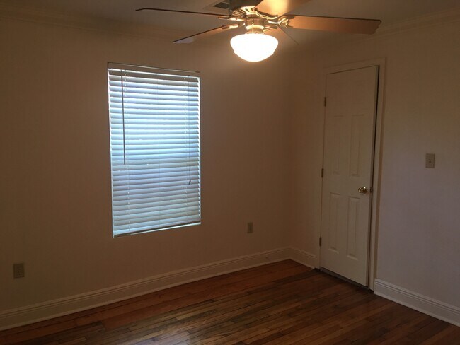 Building Photo - Garden District 2 bd 2 ba cottage
