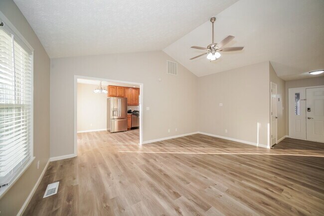 Foto del edificio - 703 Willow Ct